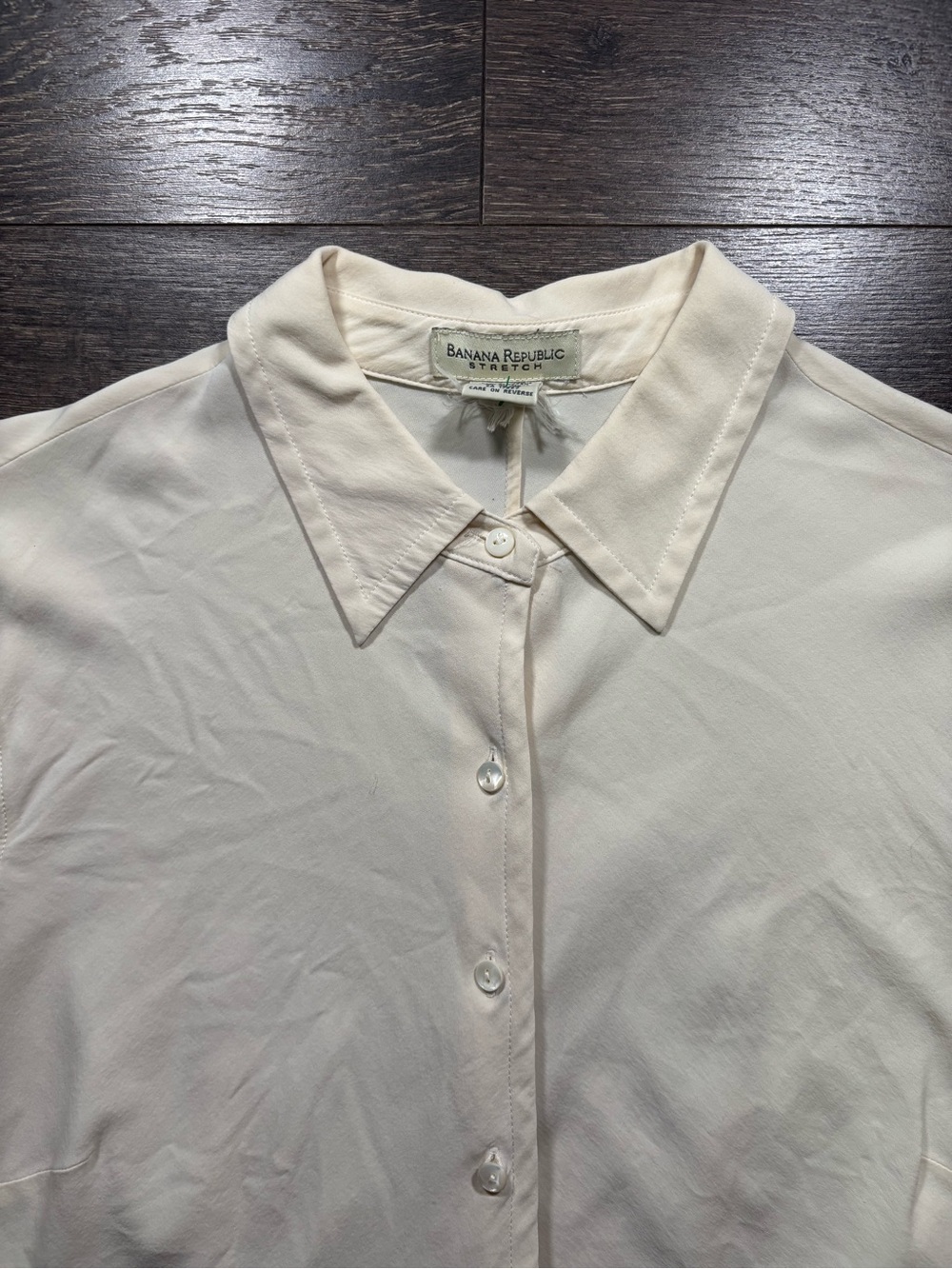 Banana Republic Women’s Silk Stretch Button-Up Shirt Off-White/Cream